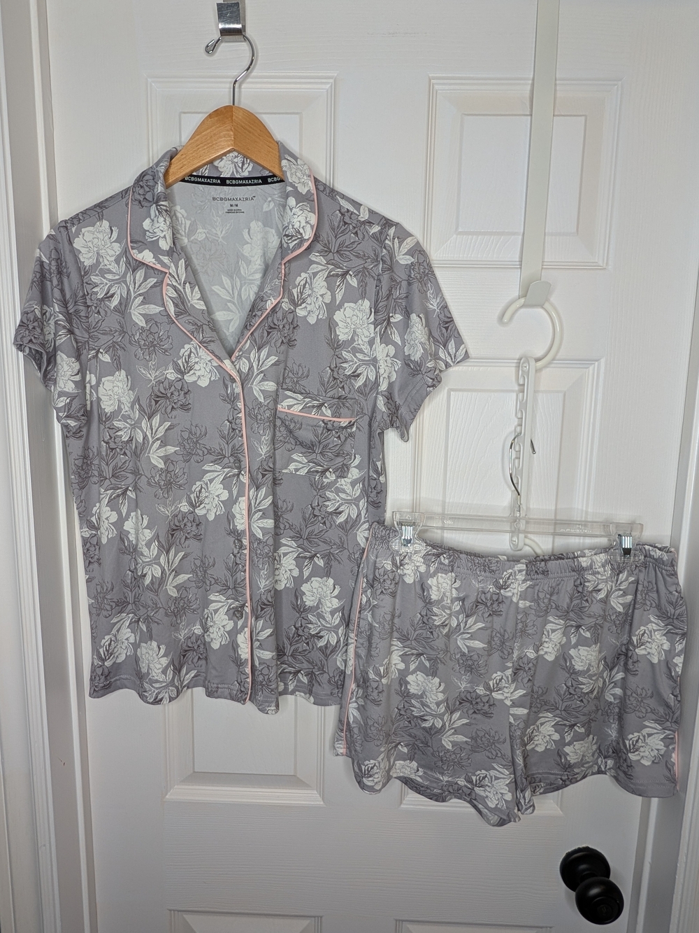BCBGMaxAzria Gray Floral Shorts Pajama Set Pink Trim Size M Lightweight Pajamas